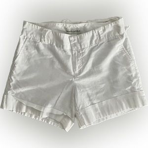 Banana Republic size 4 cotton white shorts with tie belt waist